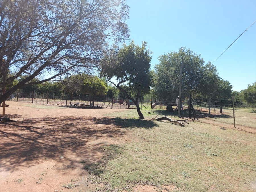 6 Bedroom Property for Sale in Zoutpansdrift North West
